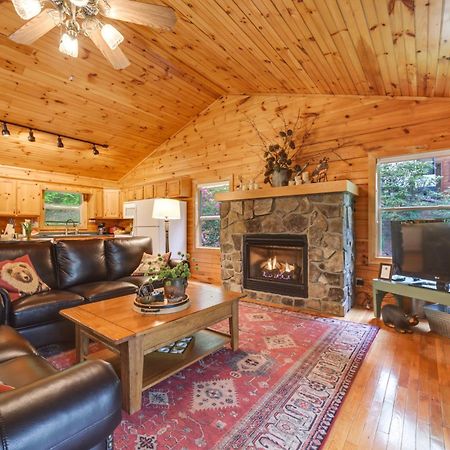 Peaceful Smoky Mountain Cabin With Deck And Fire Pit! Waynesville Exteriér fotografie