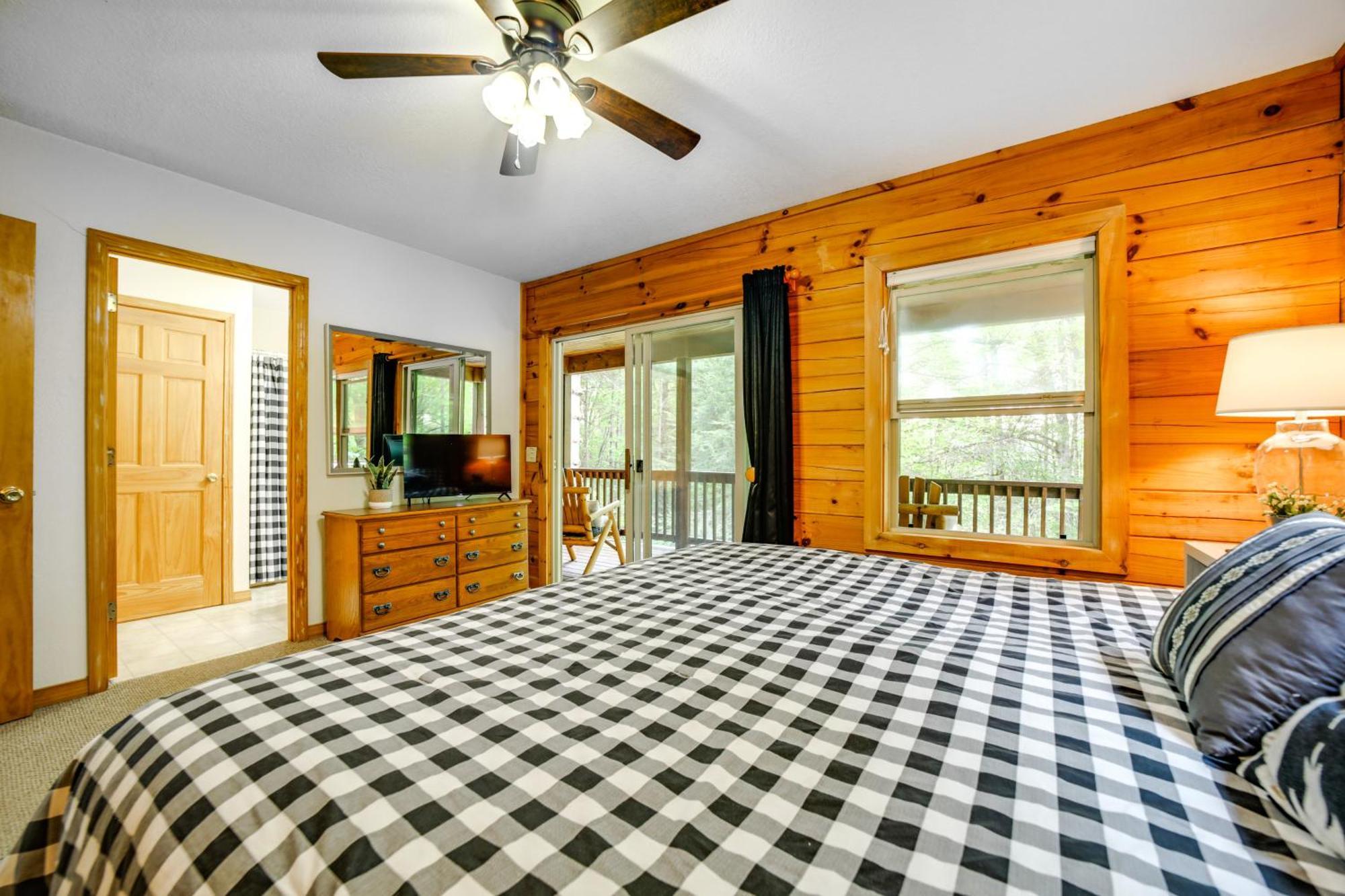 Peaceful Smoky Mountain Cabin With Deck And Fire Pit! Waynesville Exteriér fotografie
