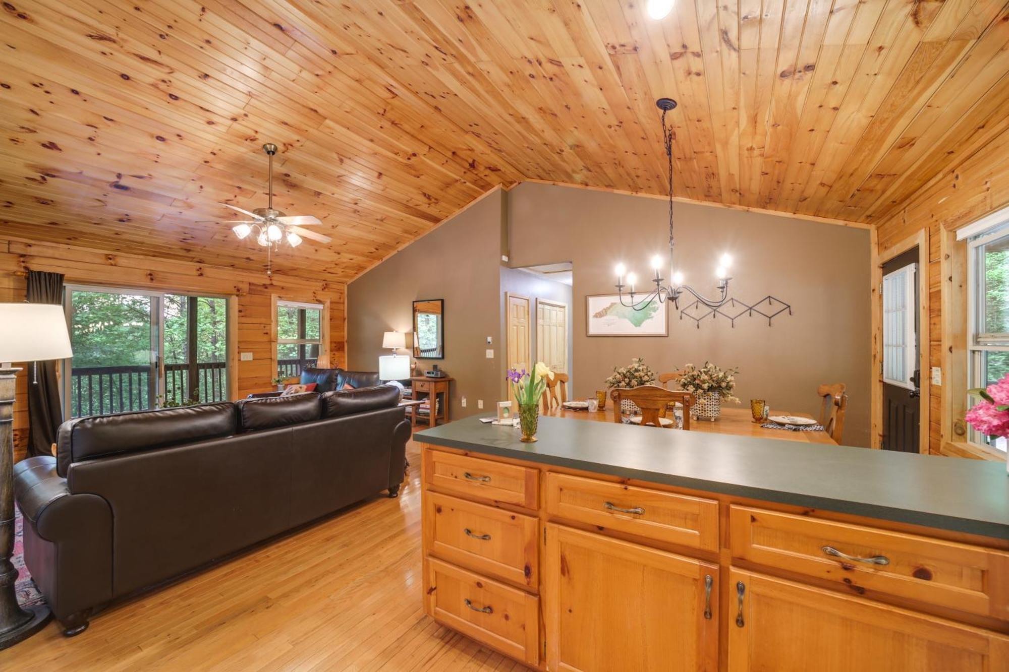 Peaceful Smoky Mountain Cabin With Deck And Fire Pit! Waynesville Exteriér fotografie
