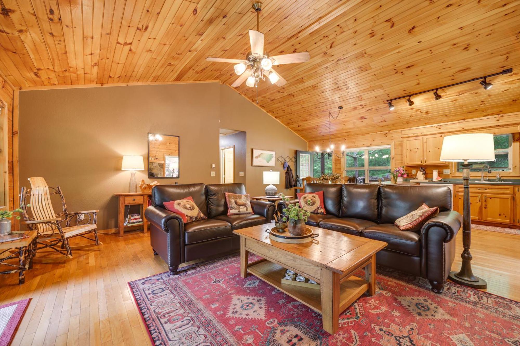 Peaceful Smoky Mountain Cabin With Deck And Fire Pit! Waynesville Exteriér fotografie