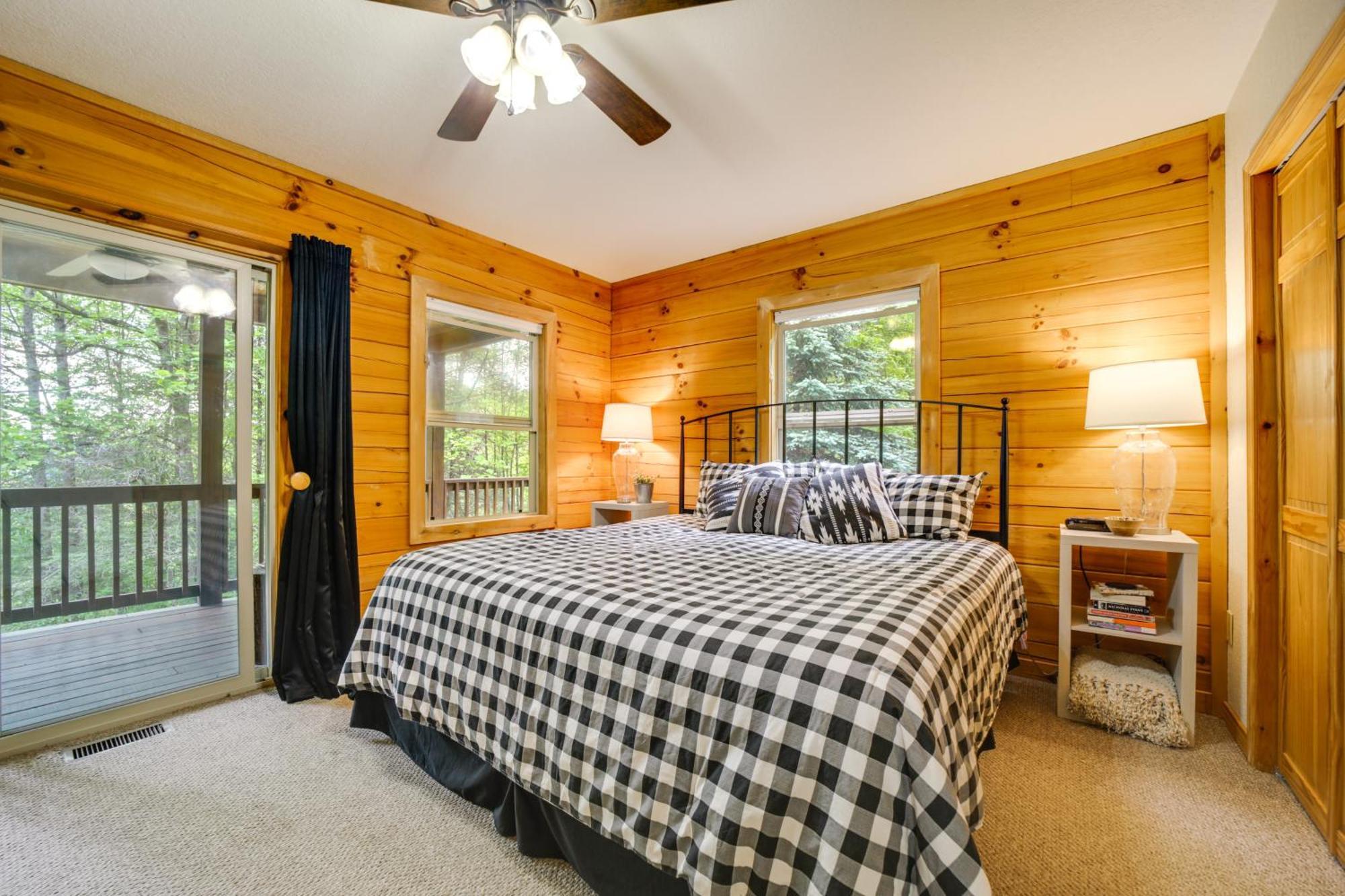 Peaceful Smoky Mountain Cabin With Deck And Fire Pit! Waynesville Exteriér fotografie