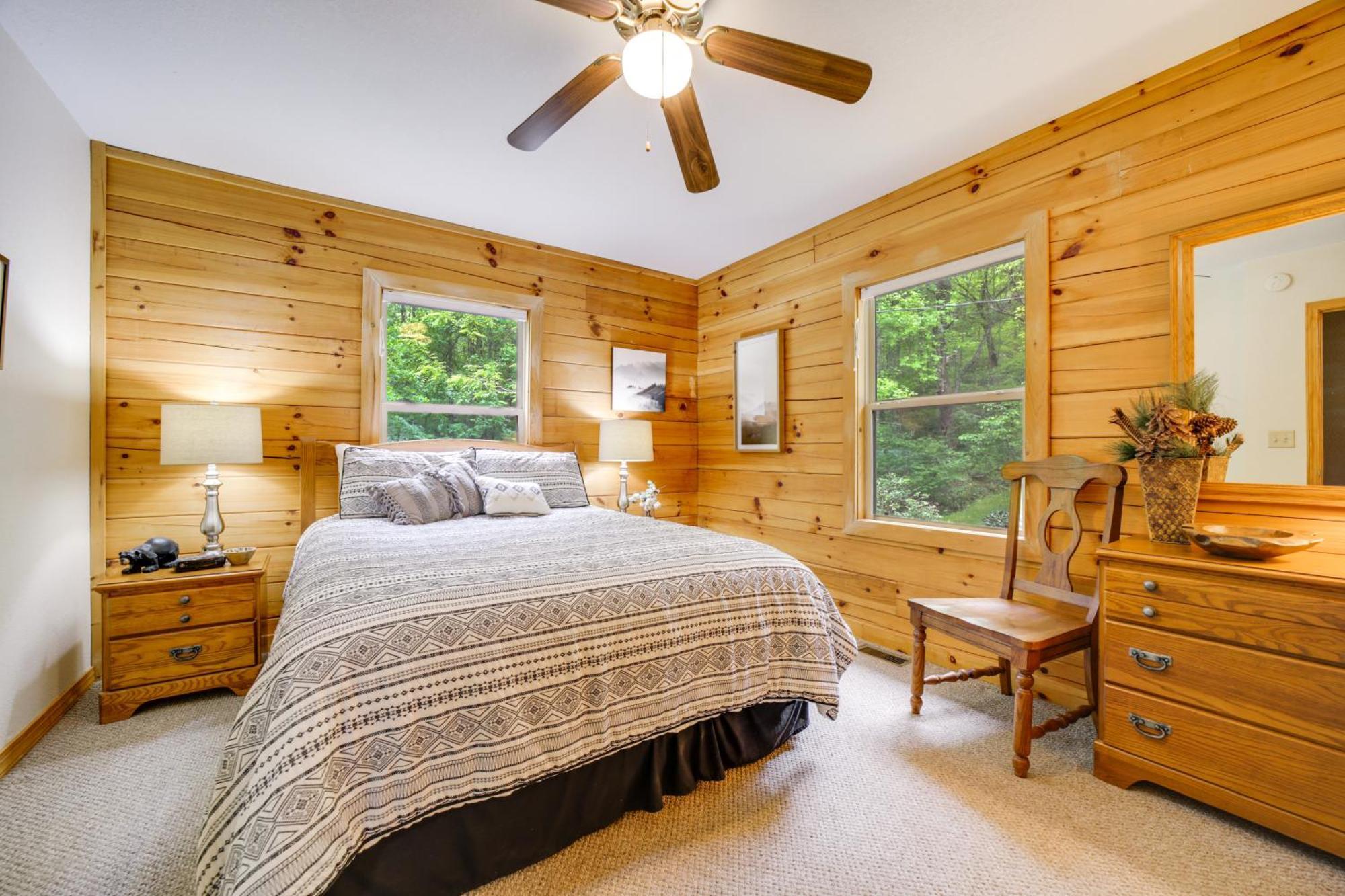 Peaceful Smoky Mountain Cabin With Deck And Fire Pit! Waynesville Exteriér fotografie