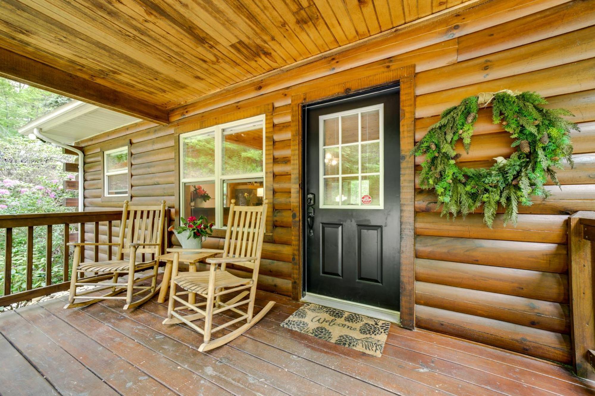 Peaceful Smoky Mountain Cabin With Deck And Fire Pit! Waynesville Exteriér fotografie