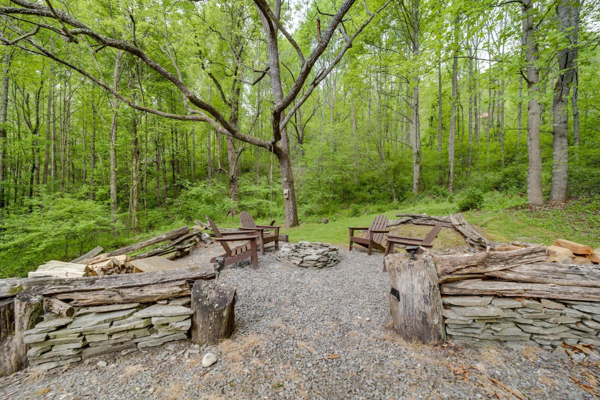 Peaceful Smoky Mountain Cabin With Deck And Fire Pit! Waynesville Exteriér fotografie