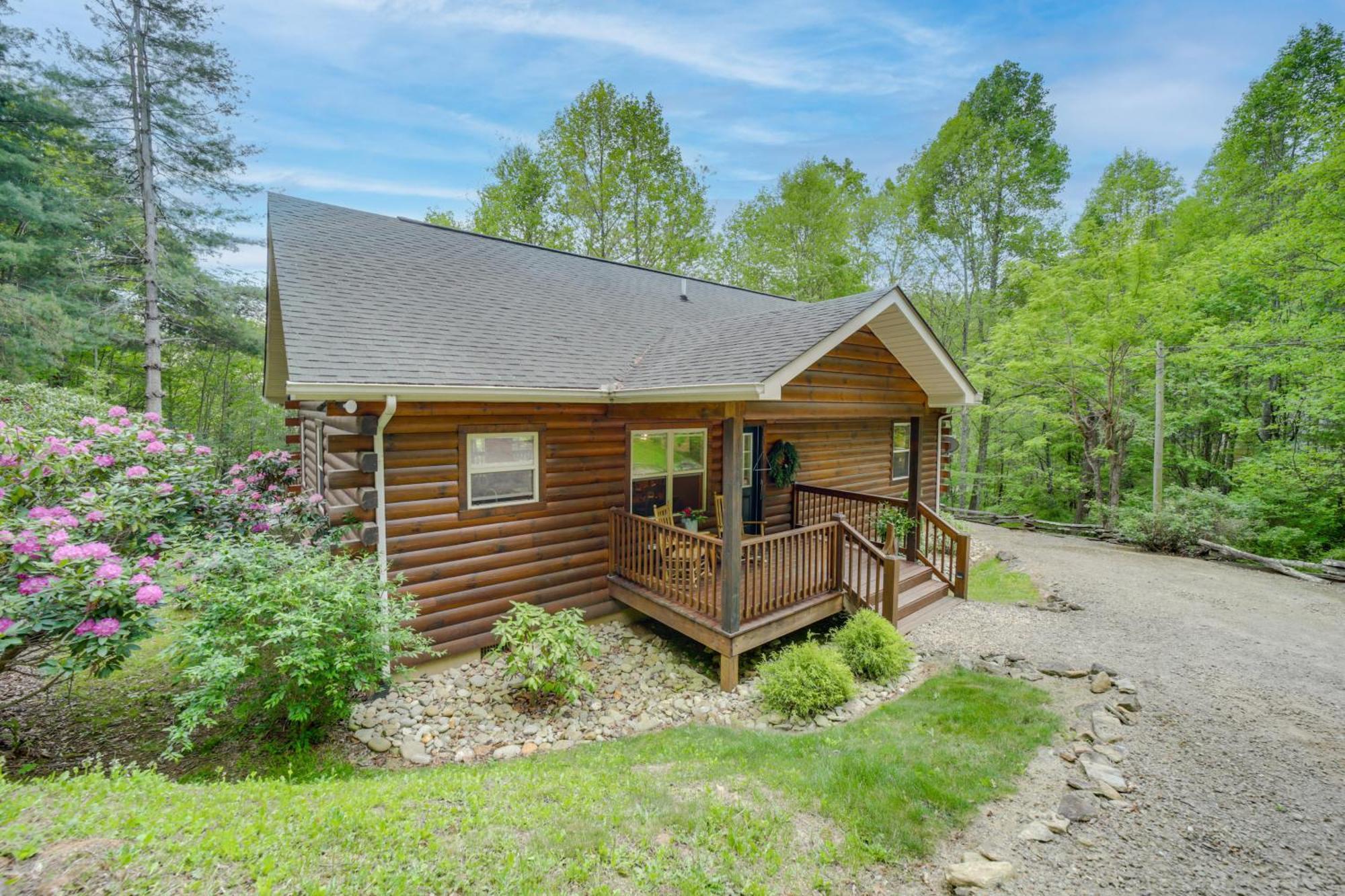 Peaceful Smoky Mountain Cabin With Deck And Fire Pit! Waynesville Exteriér fotografie