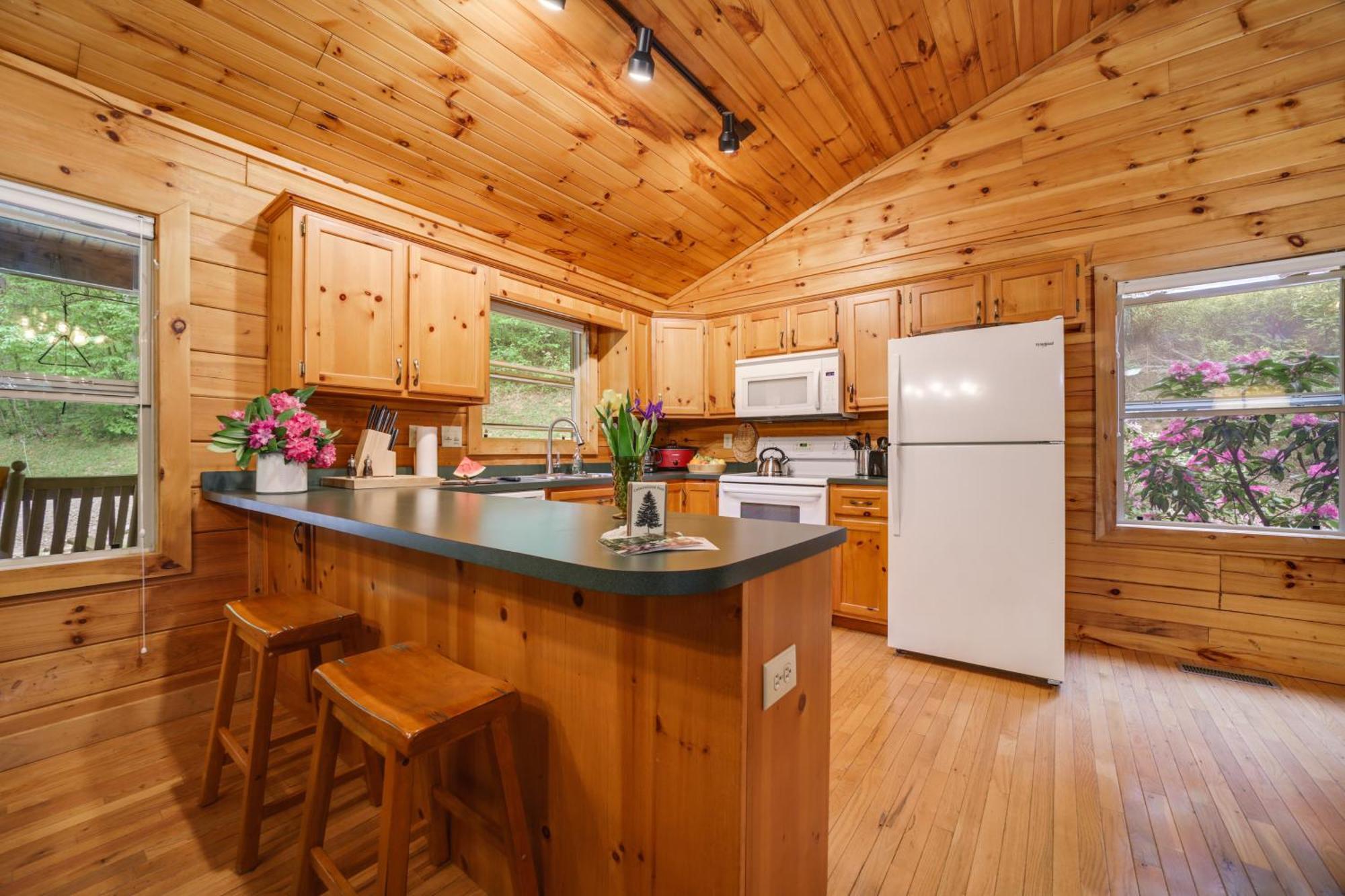 Peaceful Smoky Mountain Cabin With Deck And Fire Pit! Waynesville Exteriér fotografie